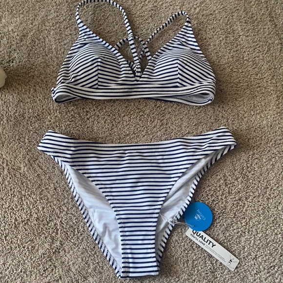 Cupshe striped bikini - Picture 4 of 5
